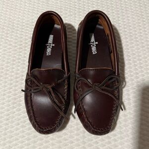 Minnetonka classic leather driving moccasins in dark brown (T1)